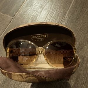 Coach sunglasses excellent condition.